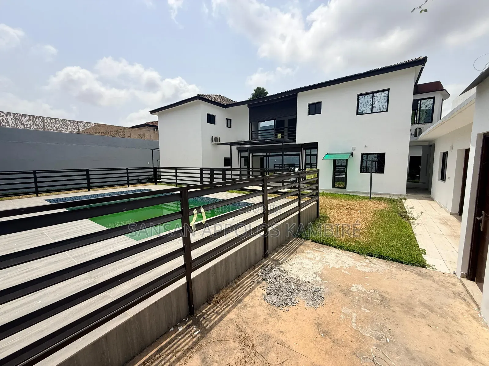 Furnished 4chbre Duplex dans Magnifique Villa À, Cocody à Vendre