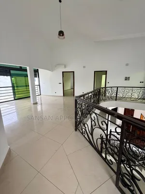 Furnished 4chbre Duplex dans Magnifique Villa À, Cocody à Vendre