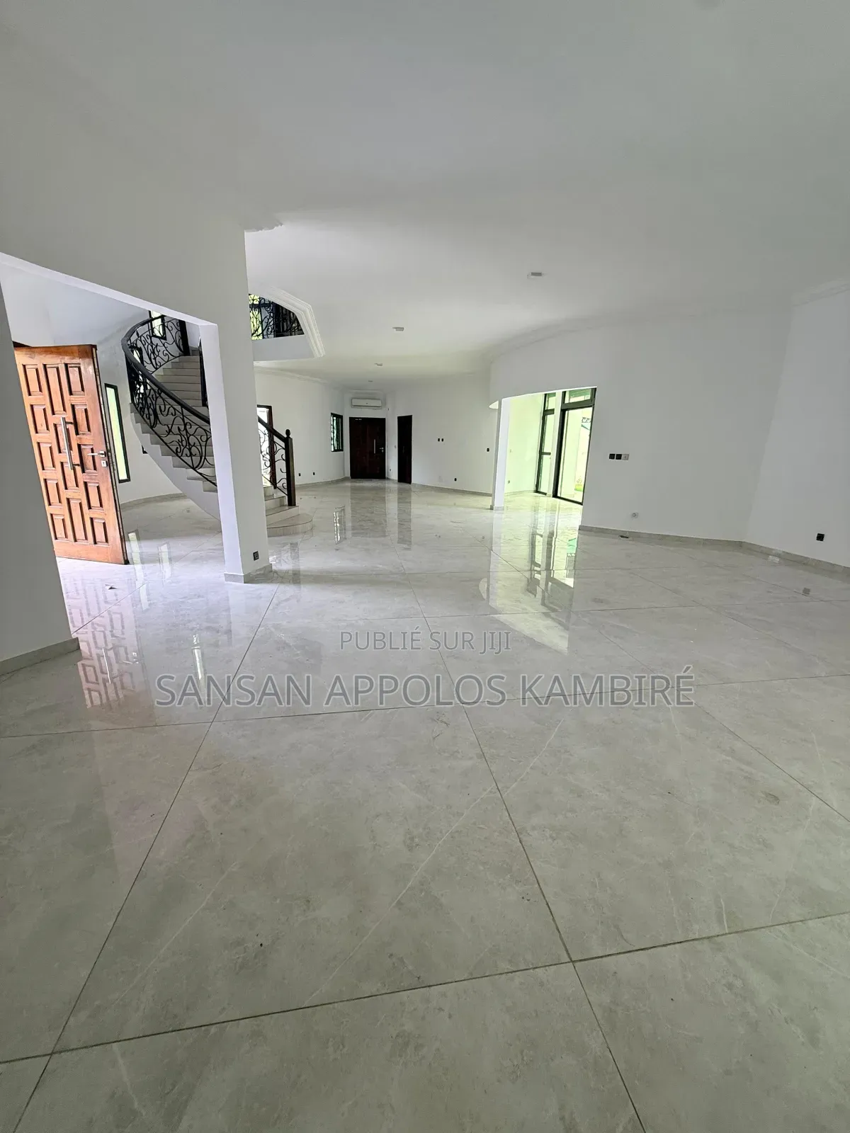 Furnished 4chbre Duplex dans Magnifique Villa À, Cocody à Vendre