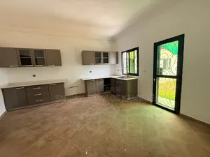 Furnished 4chbre Duplex dans Magnifique Villa À, Cocody à Vendre