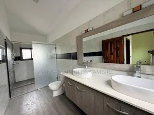 Furnished 4chbre Duplex dans Magnifique Villa À, Cocody à Vendre