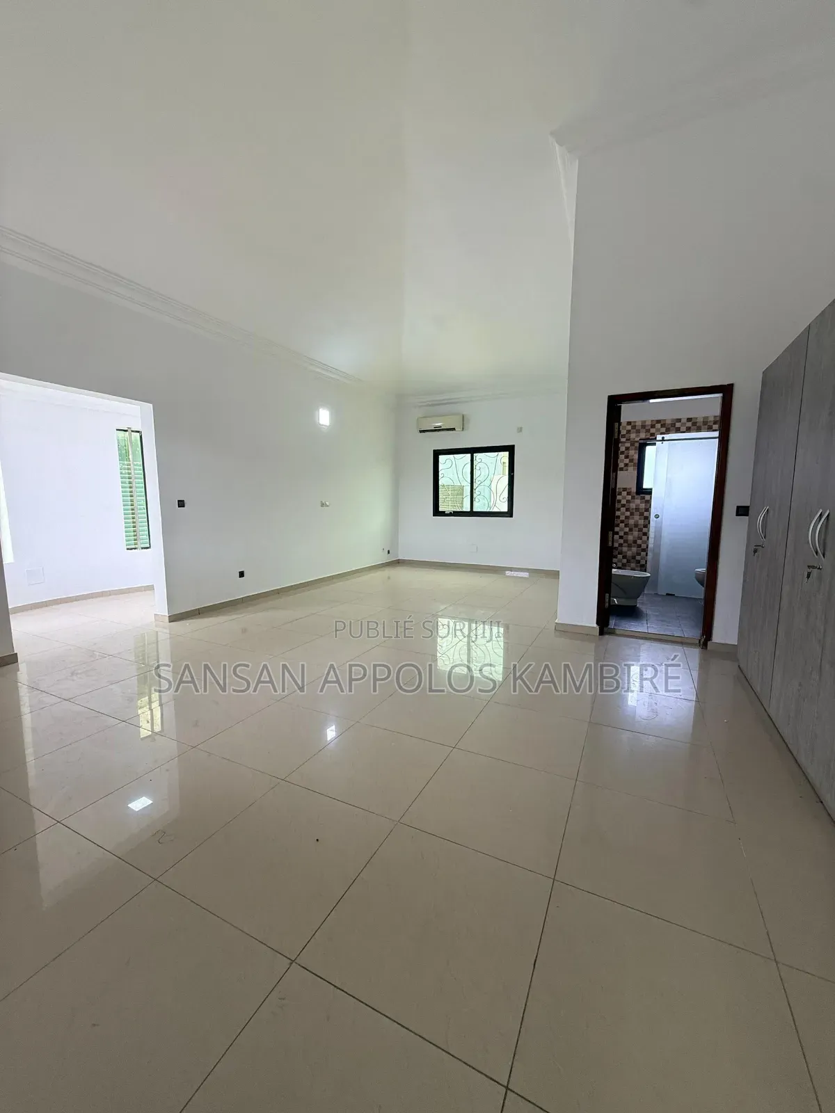 Furnished 4chbre Duplex dans Magnifique Villa À, Cocody à Vendre