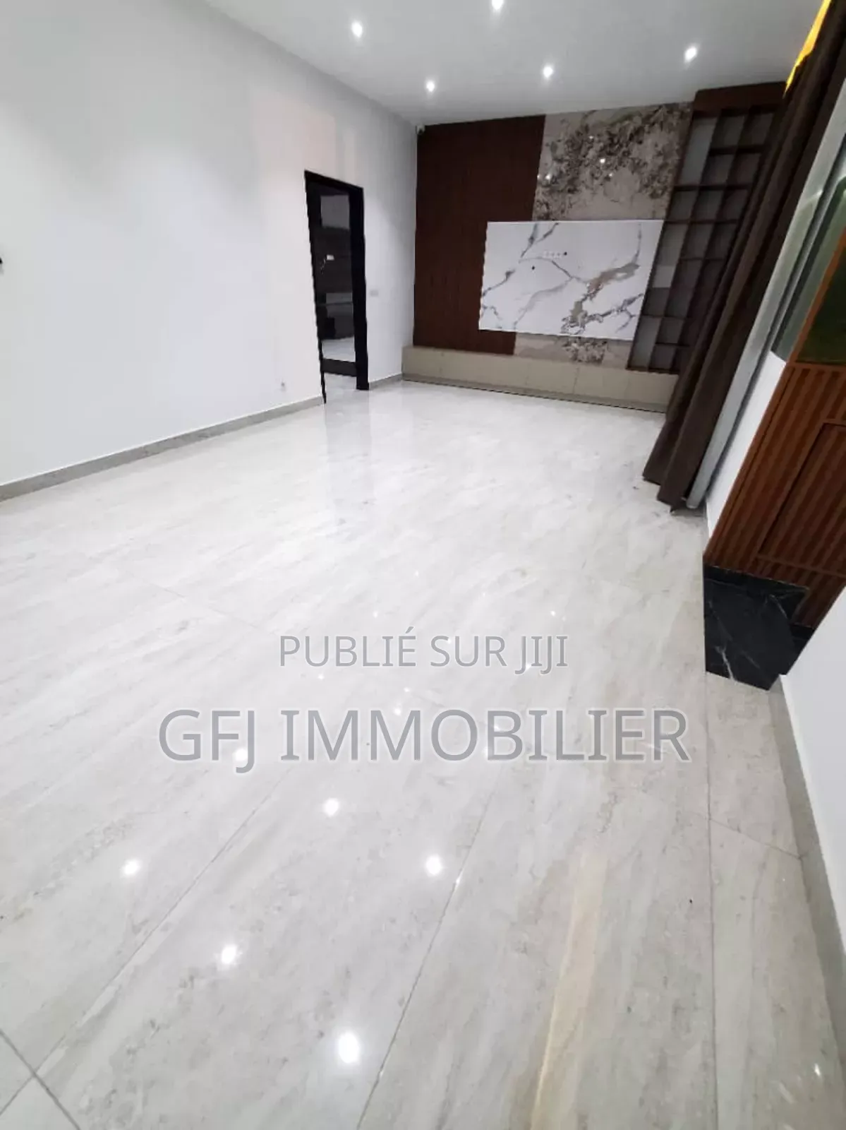 5chbre Duplex dans G.F.J Immobilier, Cocody à Vendre