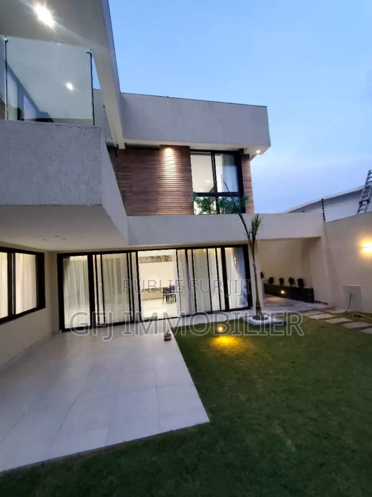 5chbre Duplex dans G.F.J Immobilier, Cocody à Vendre