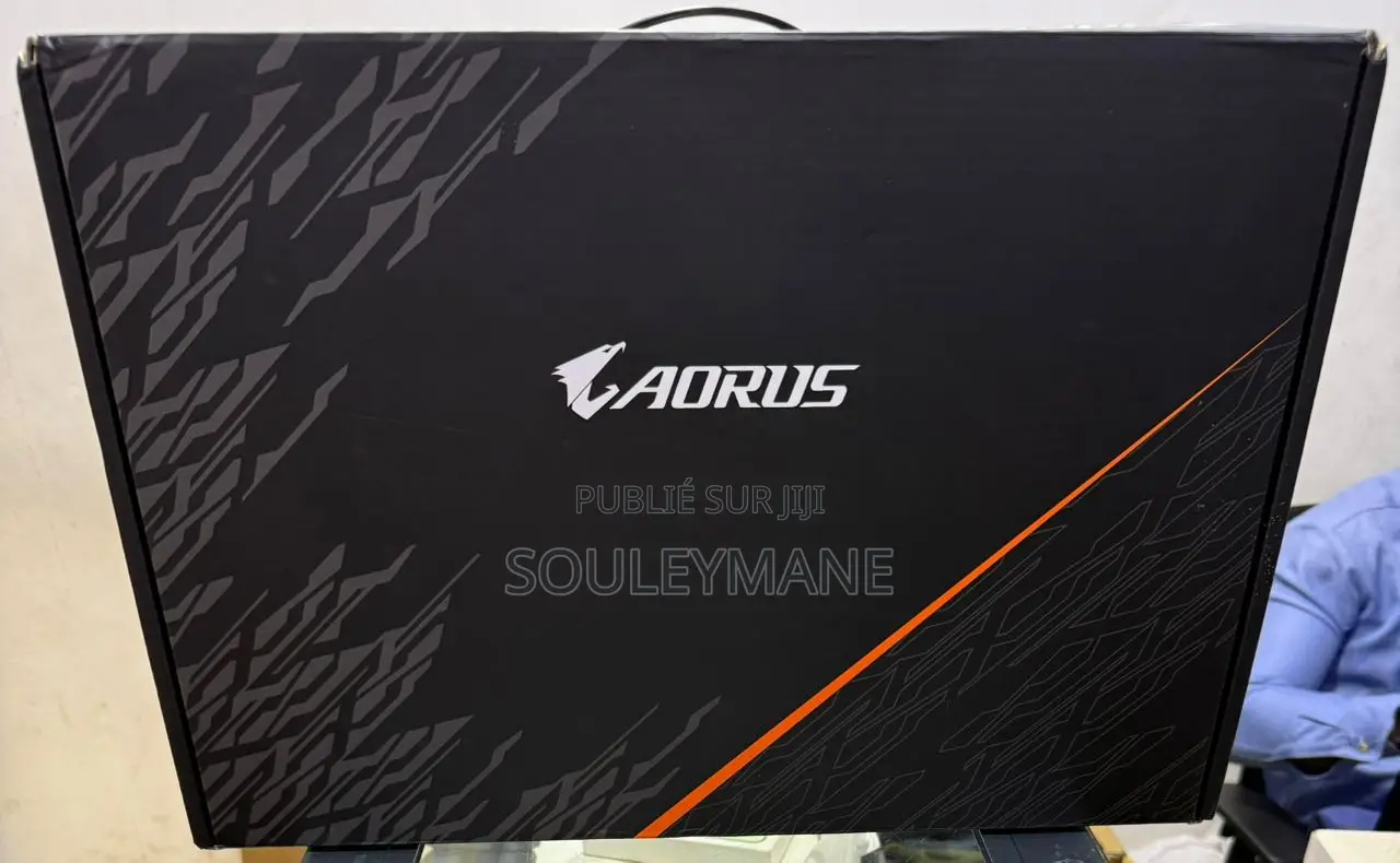 Ordinateur portable Gigabyte AERO 15 16GB Intel Core i7 SSD 512GB