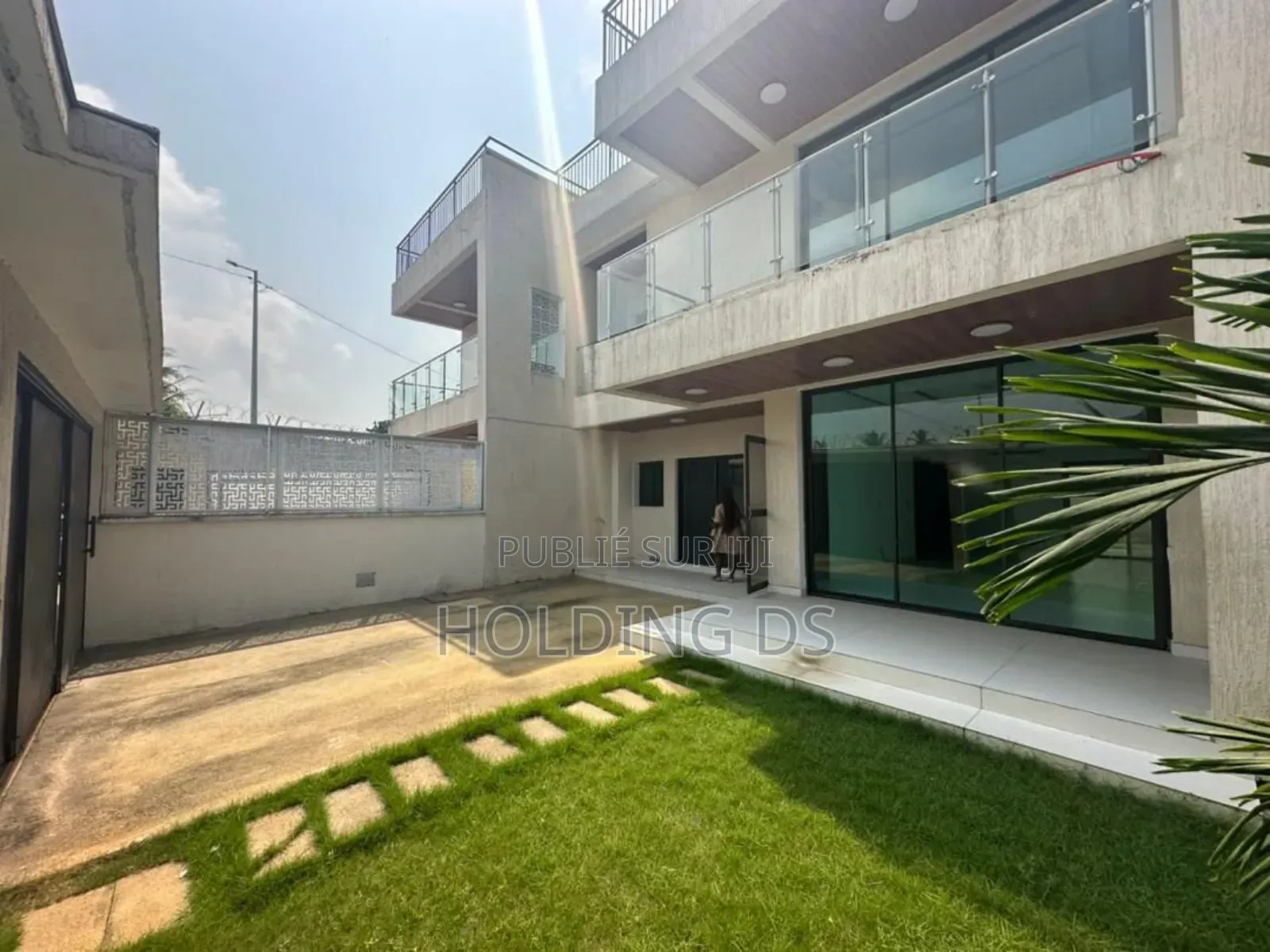 Furnished 4chbre Duplex dans Location Immobilière, Cocody à Louer