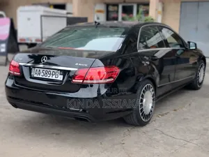Mercedes-Benz E350 Base 4Matic Sedan AWD (3.5L 6cyl 7A) 2011 Noir