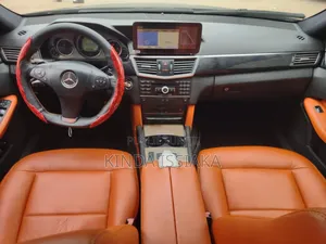 Mercedes-Benz E350 Base 4Matic Sedan AWD (3.5L 6cyl 7A) 2011 Noir