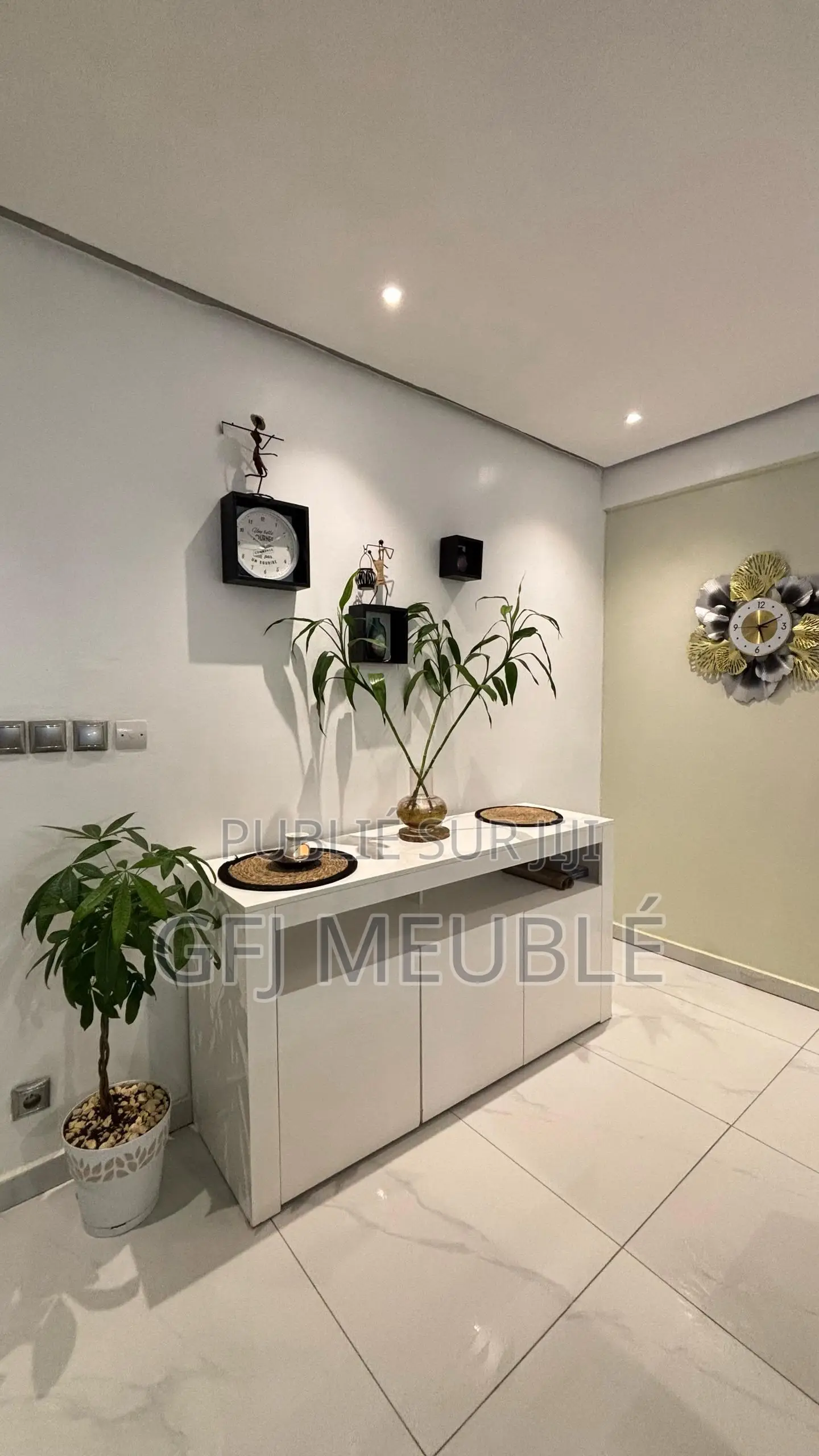 Furnished 3chbre Appartement dans G.F.J Meublé, Cocody à Louer