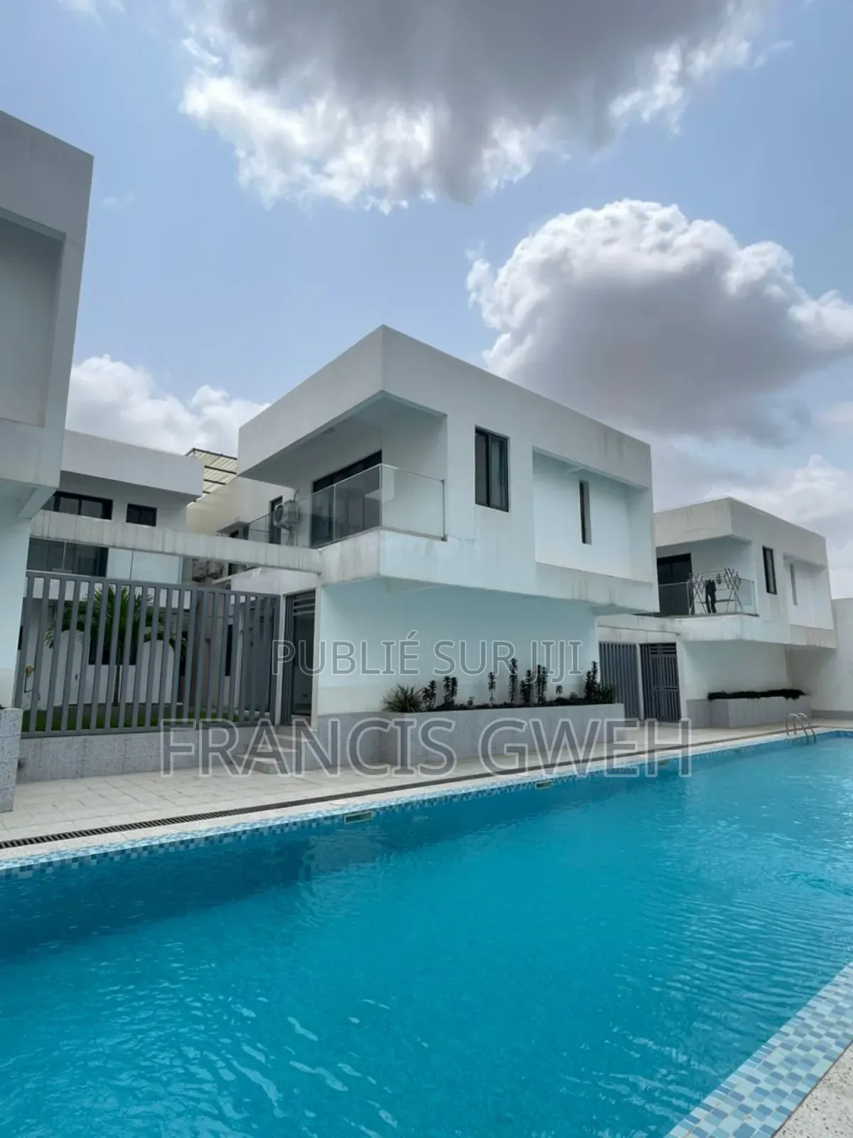 7chbre Duplex dans Francis Gweh, Cocody à Louer