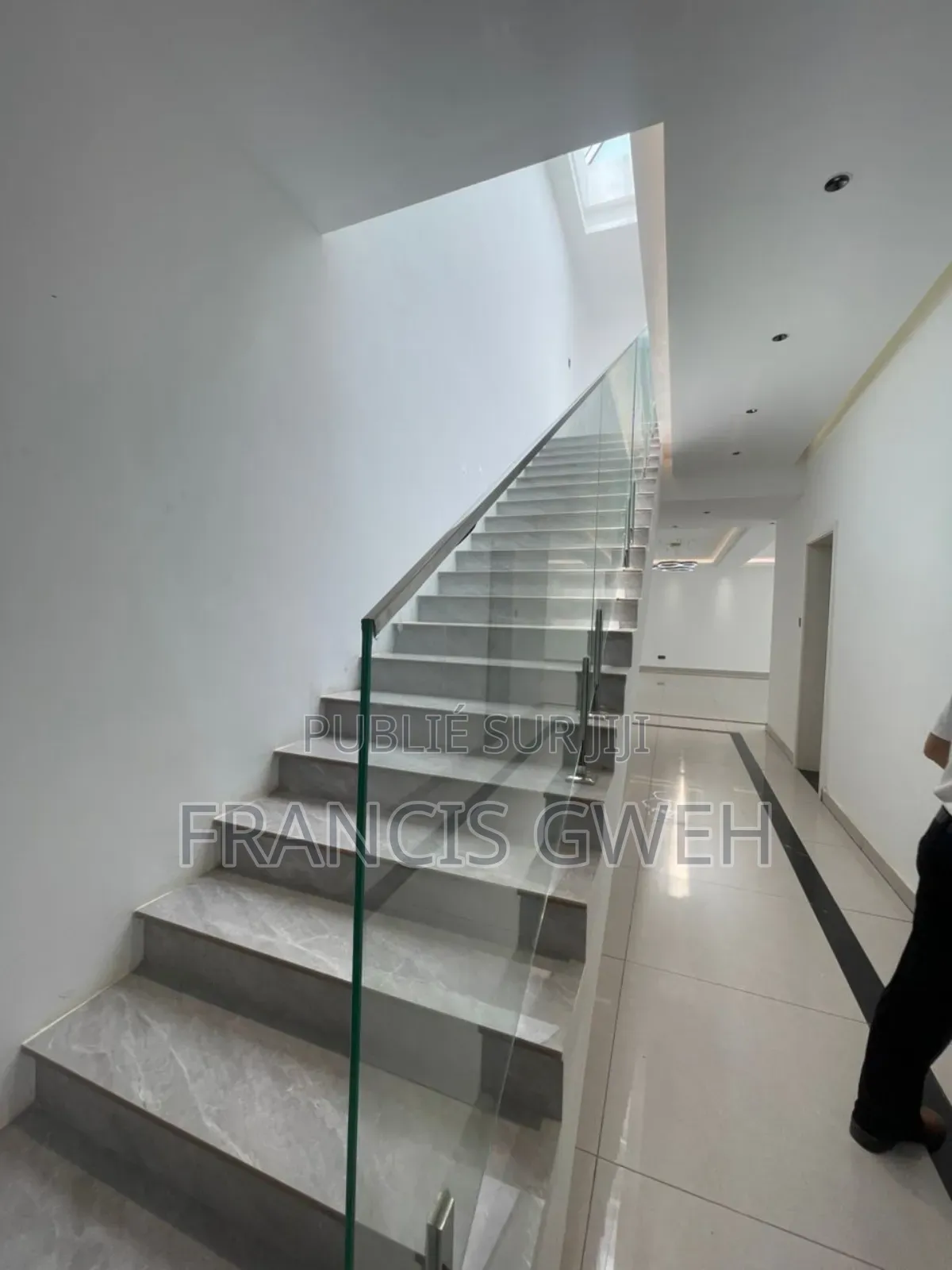 7chbre Duplex dans Francis Gweh, Cocody à Louer