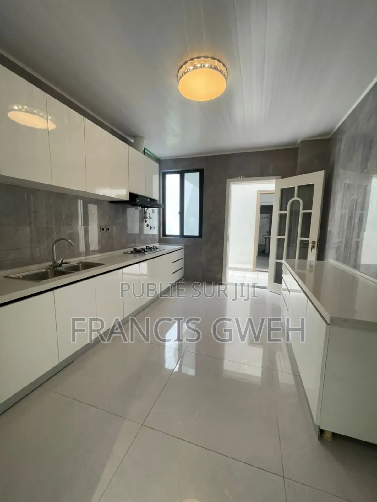 7chbre Duplex dans Francis Gweh, Cocody à Louer