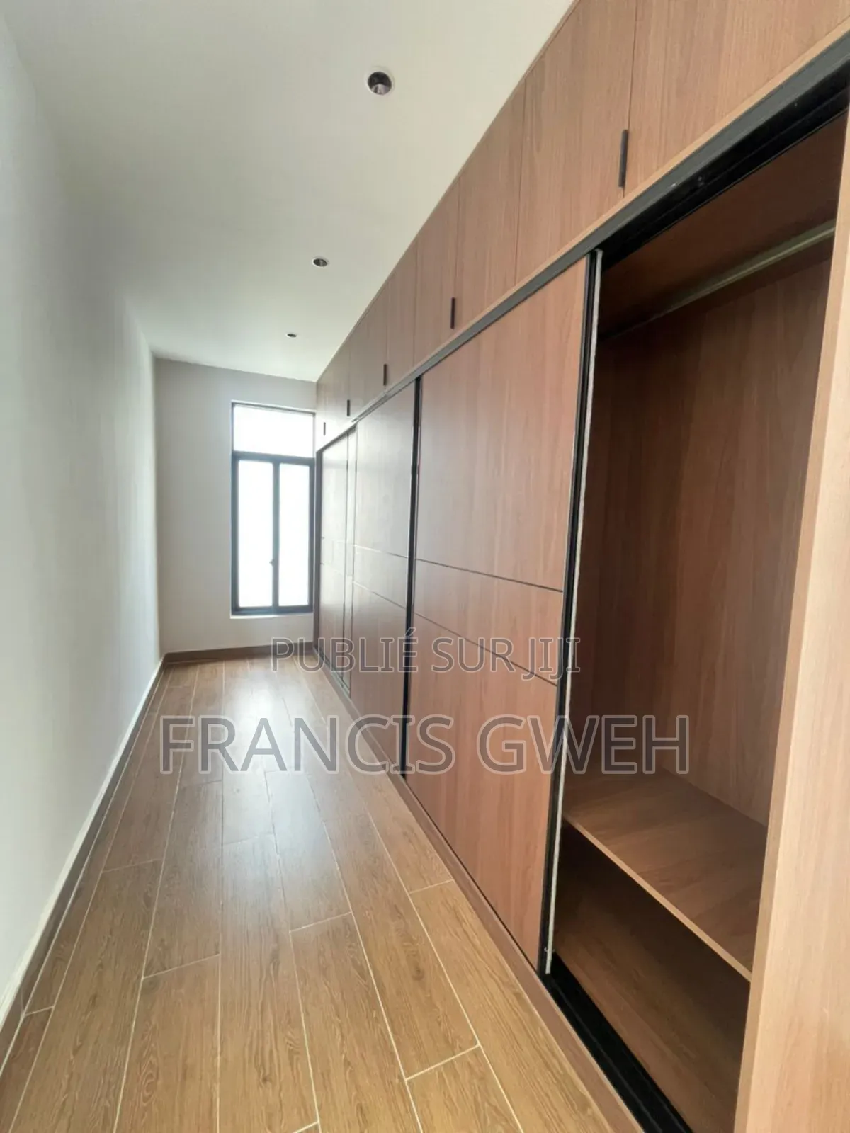 7chbre Duplex dans Francis Gweh, Cocody à Louer