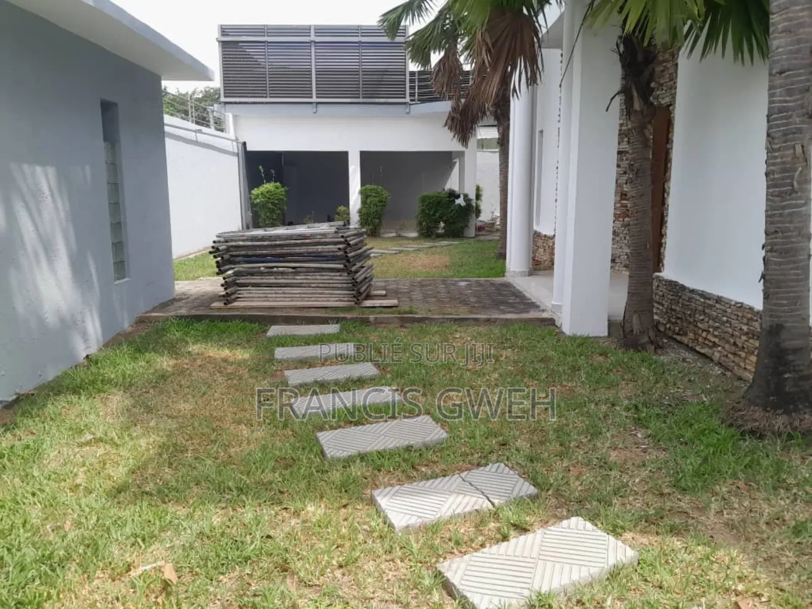 4chbre Duplex dans Francis Gweh, Cocody à Louer