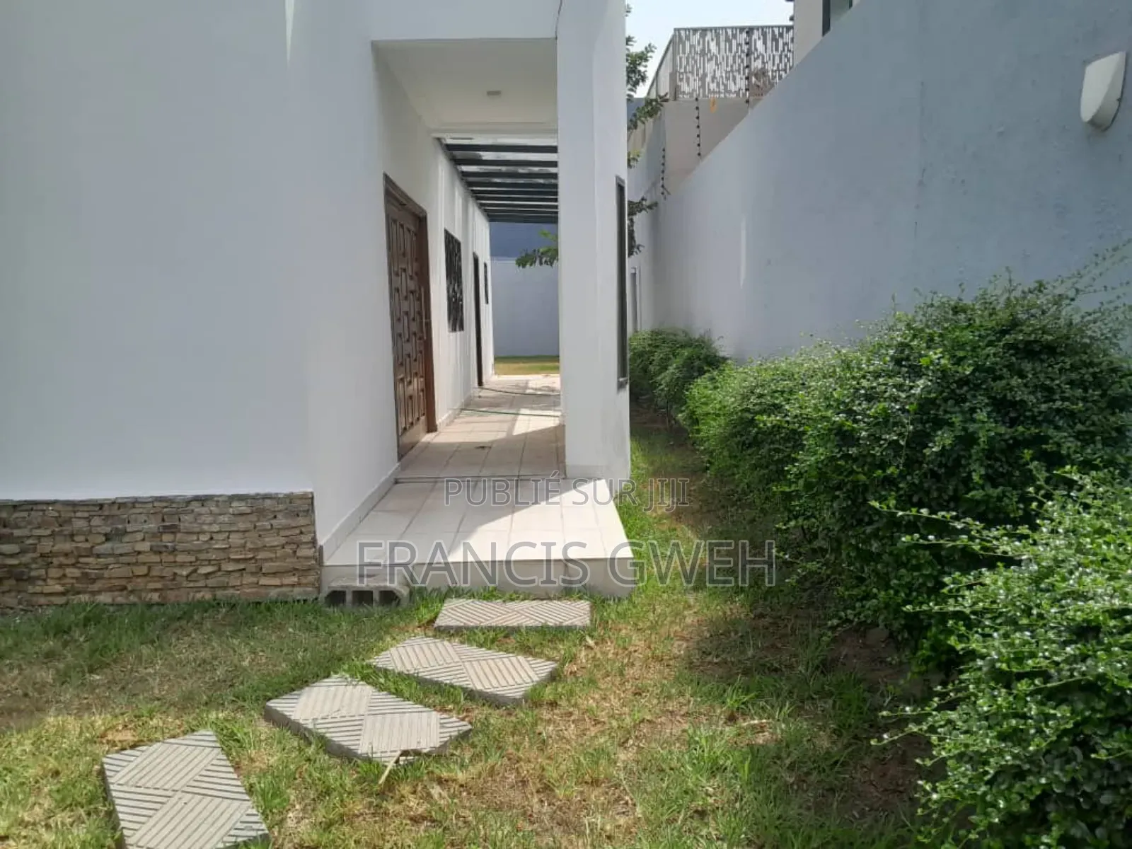 4chbre Duplex dans Francis Gweh, Cocody à Louer