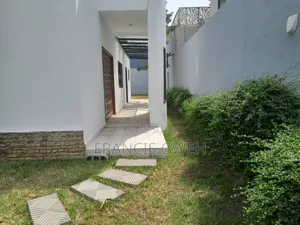 4chbre Duplex dans Francis Gweh, Cocody à Louer