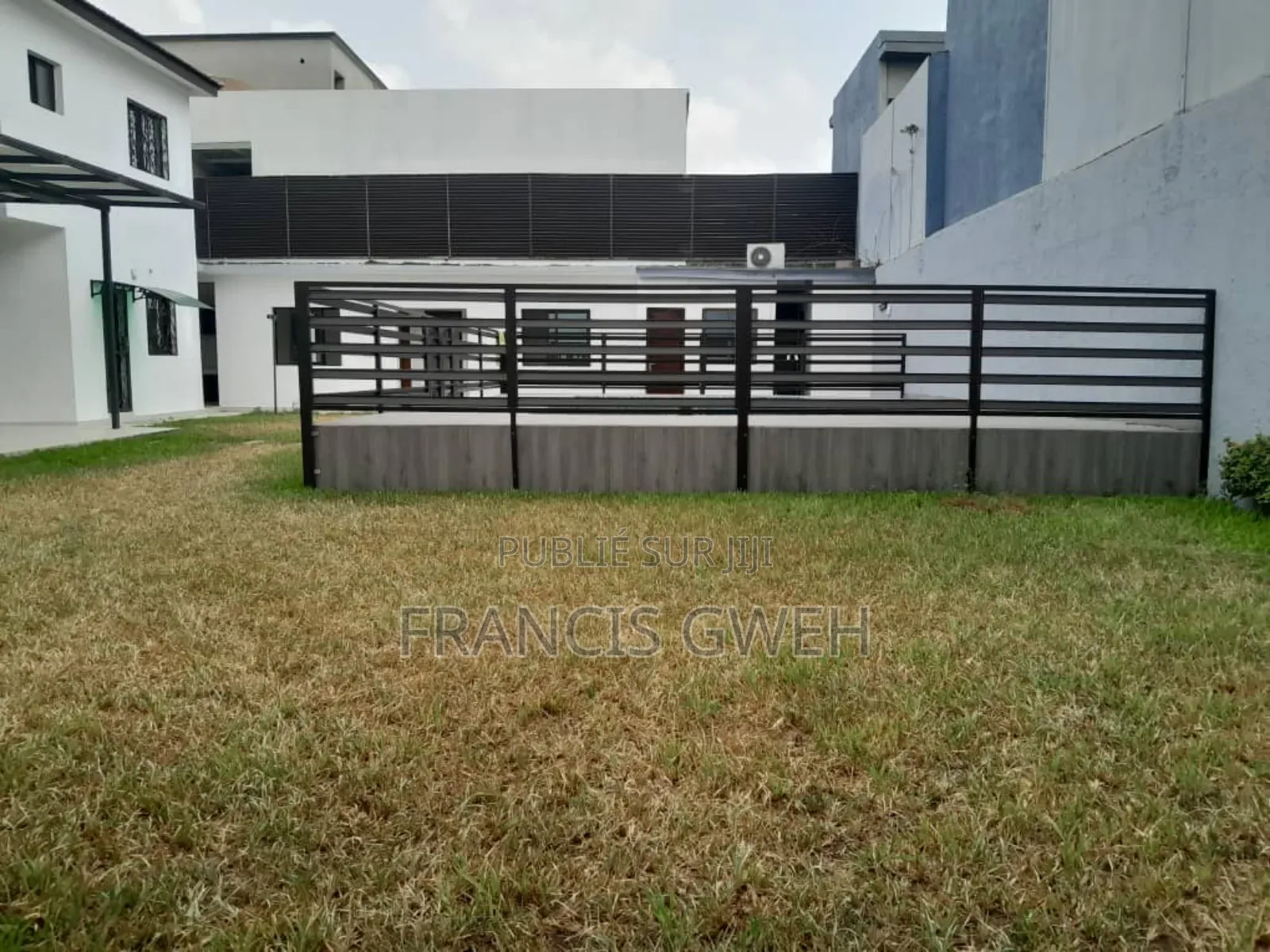 4chbre Duplex dans Francis Gweh, Cocody à Louer