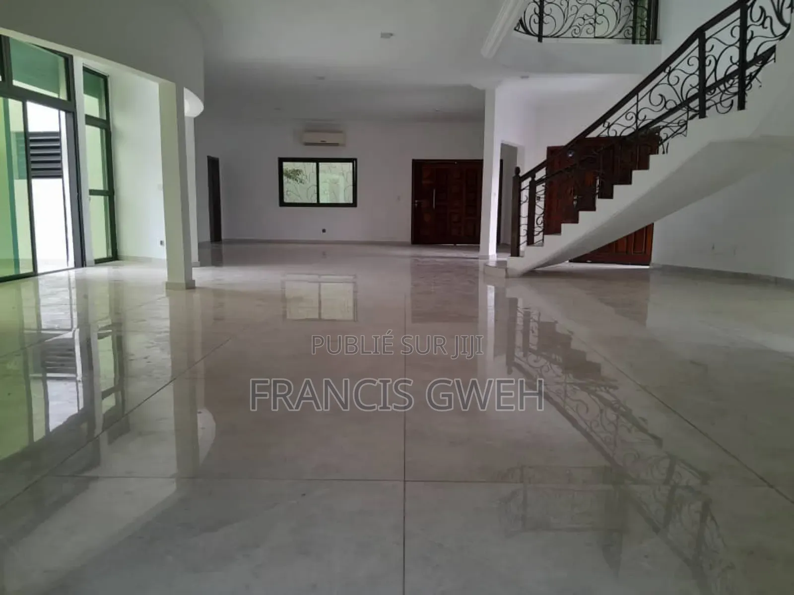 4chbre Duplex dans Francis Gweh, Cocody à Louer