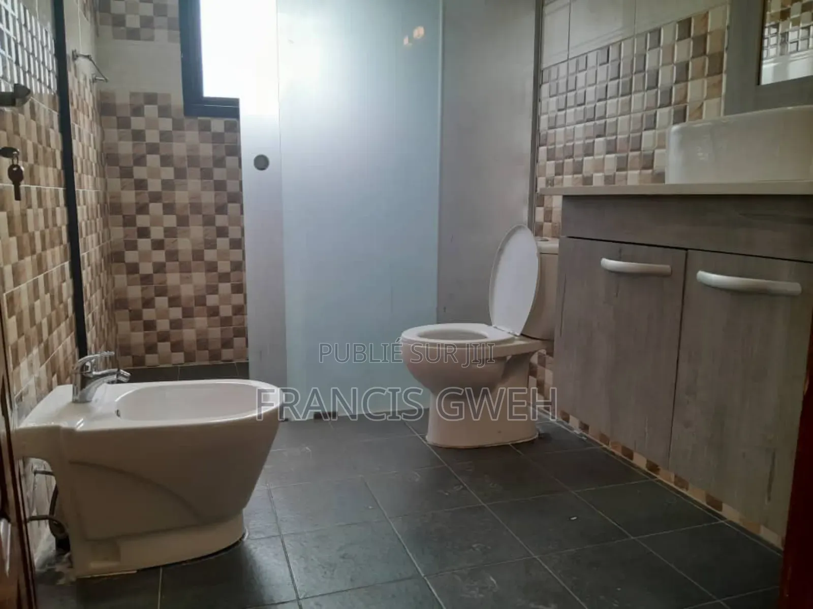 4chbre Duplex dans Francis Gweh, Cocody à Louer