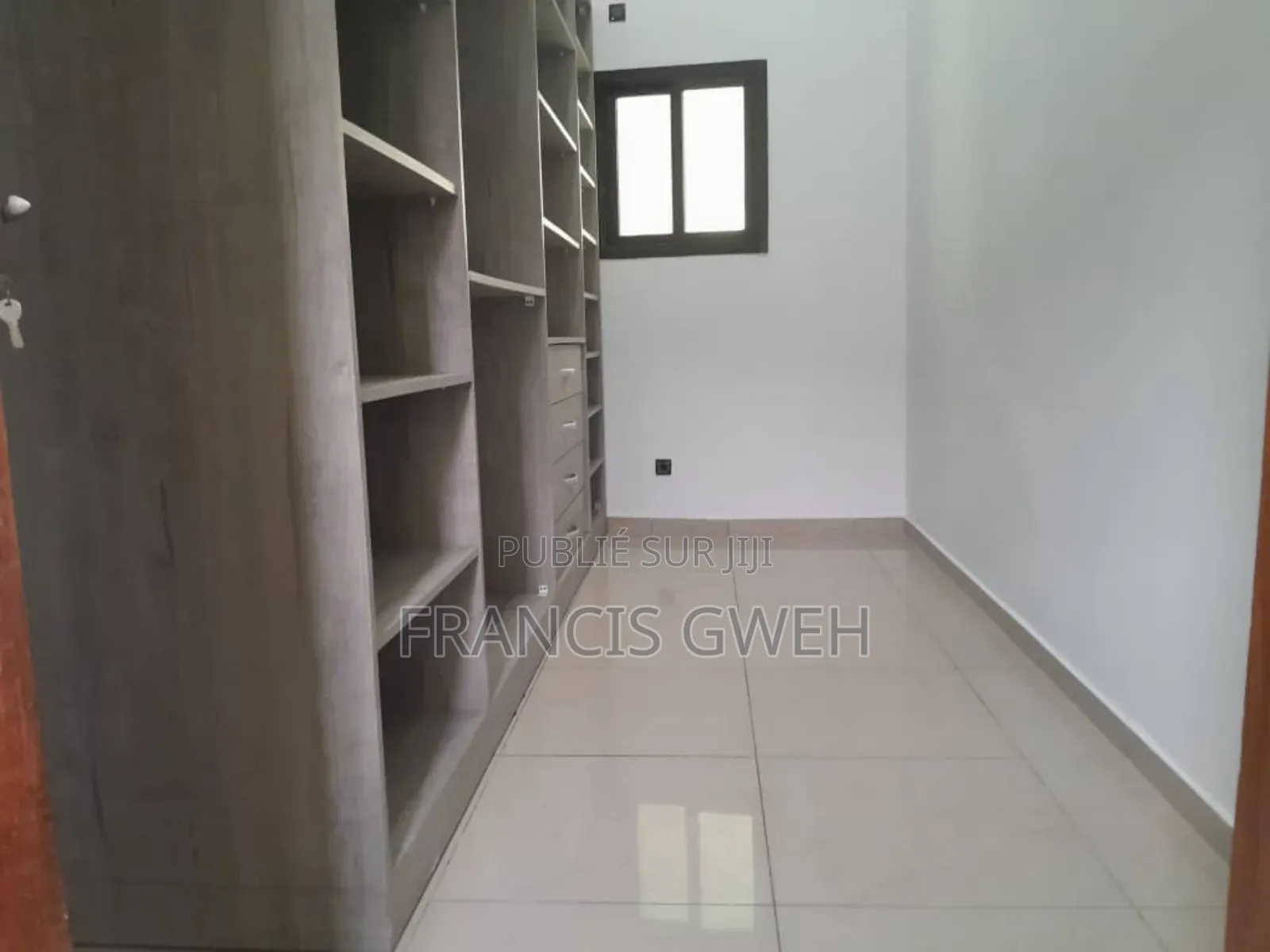 4chbre Duplex dans Francis Gweh, Cocody à Louer