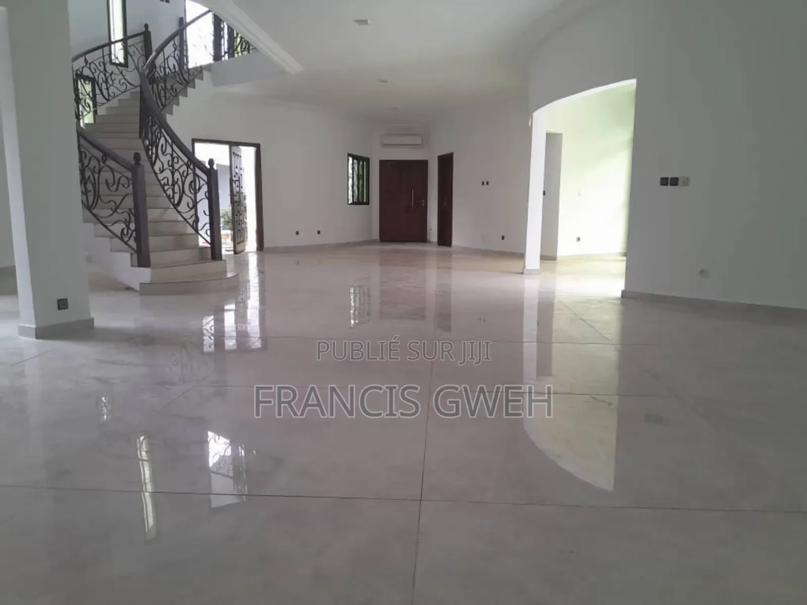 4chbre Duplex dans Francis Gweh, Cocody à Louer