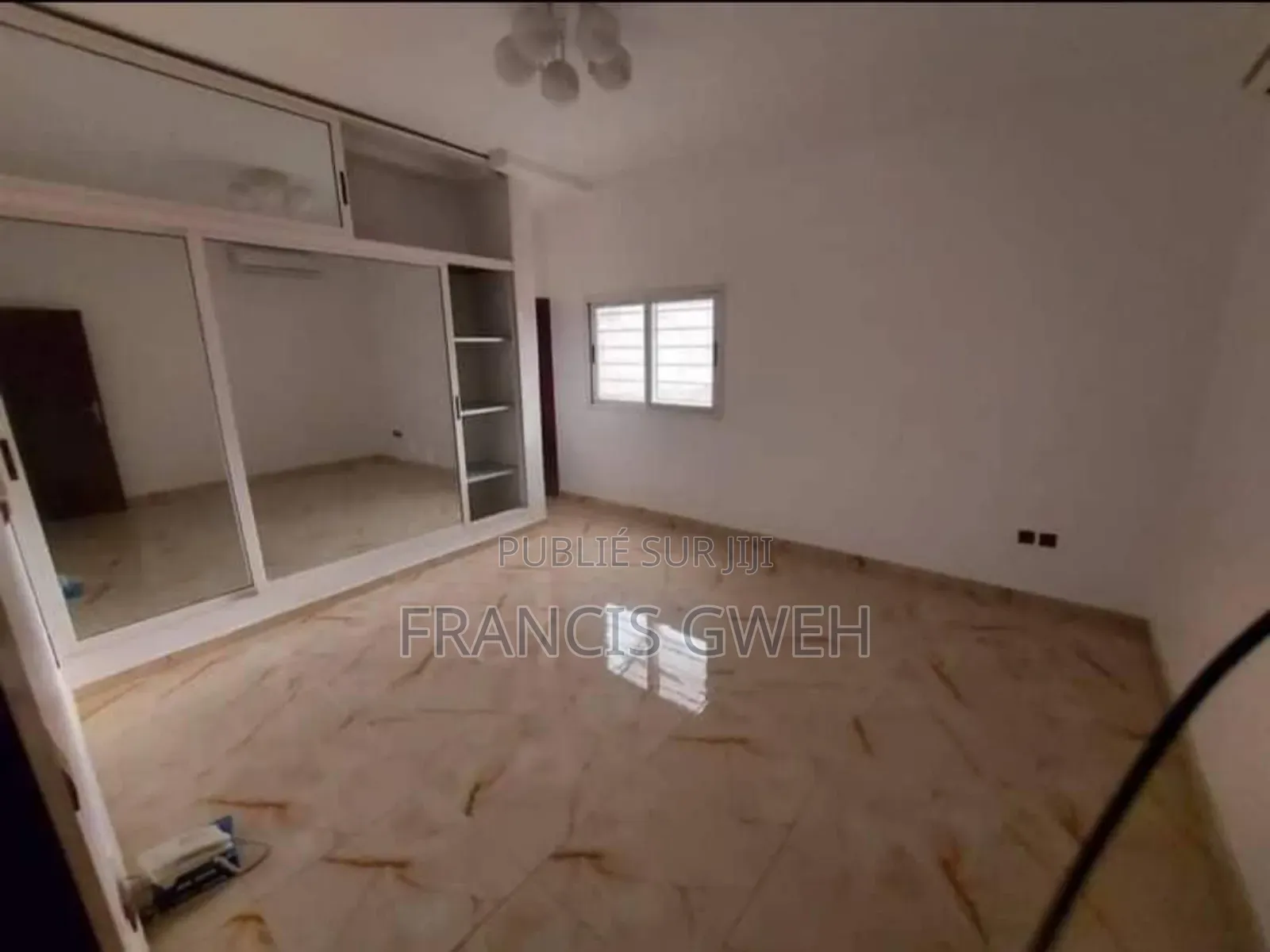 7chbre Duplex dans Francis Gweh, Cocody à Louer