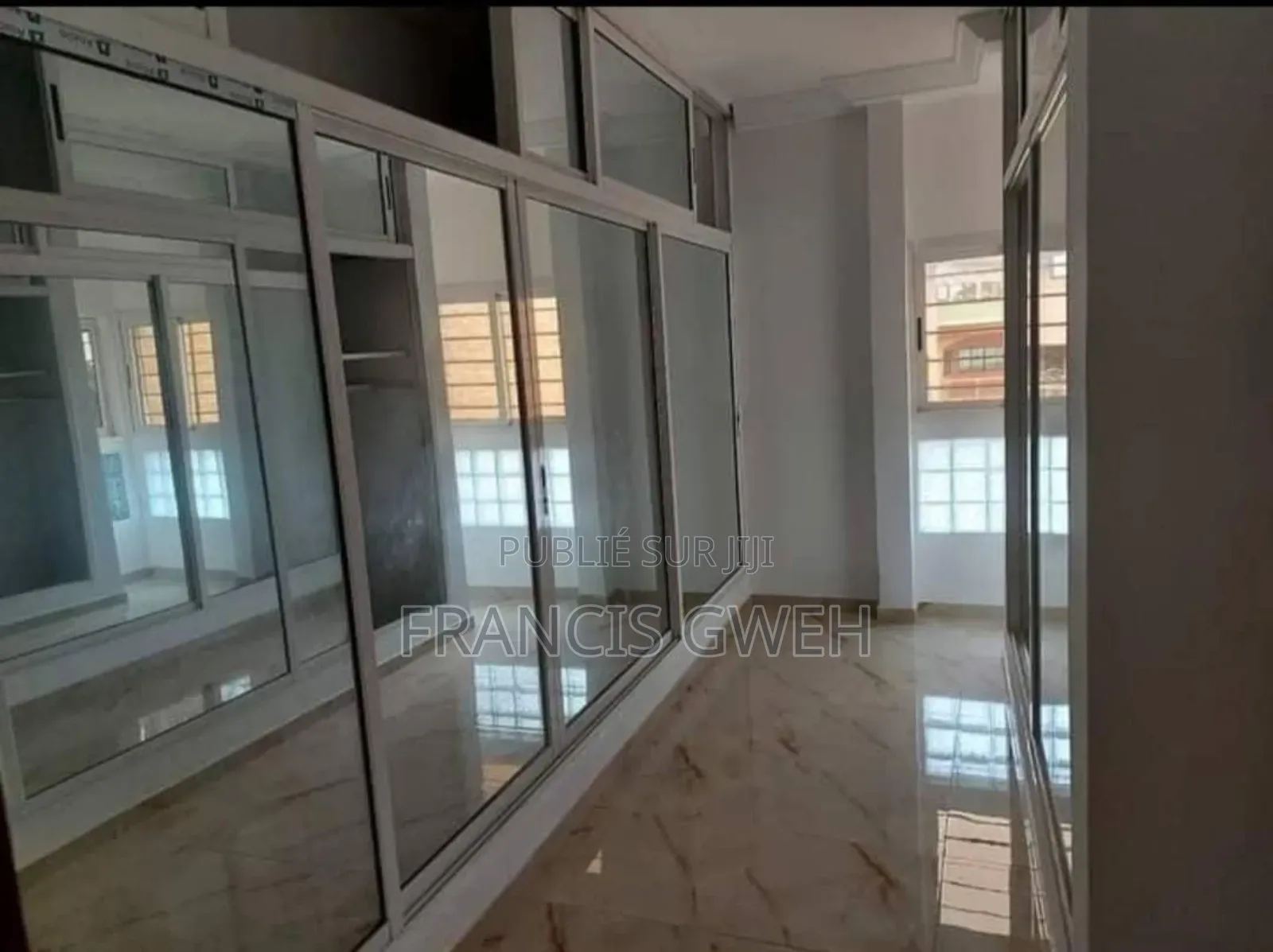 7chbre Duplex dans Francis Gweh, Cocody à Louer