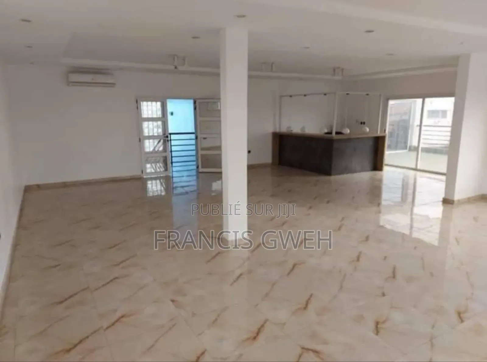 7chbre Duplex dans Francis Gweh, Cocody à Louer