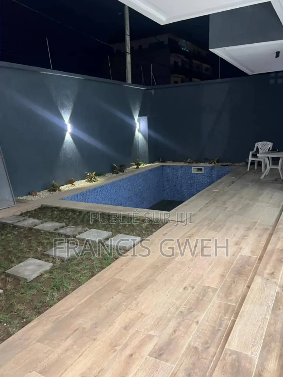 8chbre Villa dans Francis Gweh, Cocody à Louer