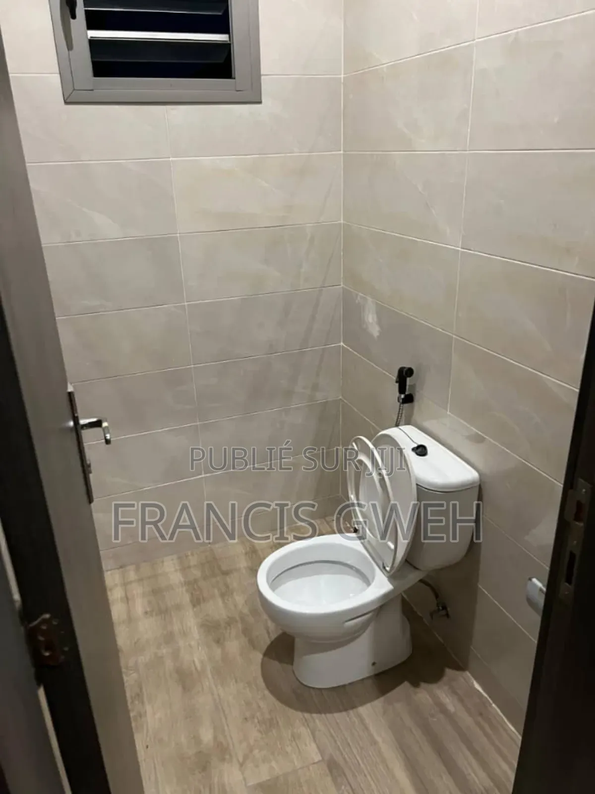 8chbre Villa dans Francis Gweh, Cocody à Louer