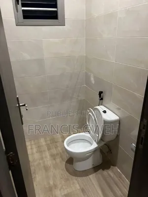 8chbre Villa dans Francis Gweh, Cocody à Louer