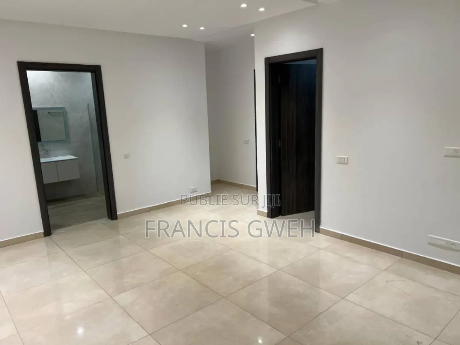 8chbre Villa dans Francis Gweh, Cocody à Louer