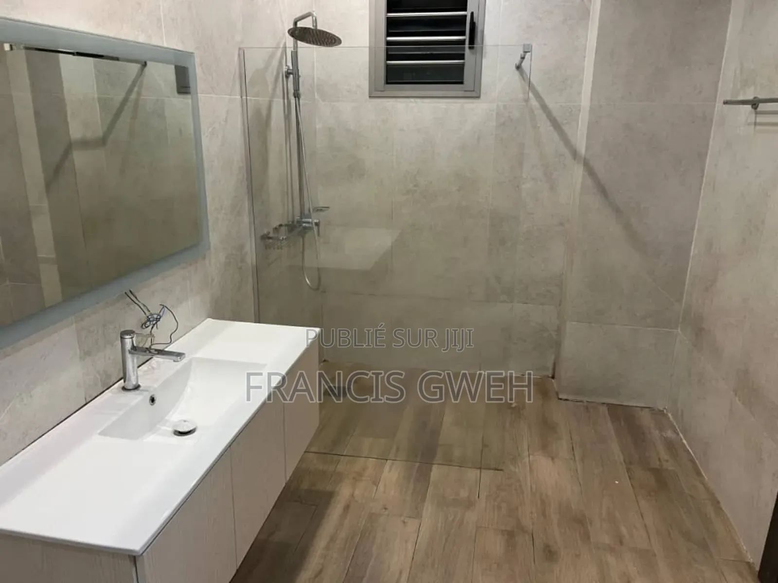 8chbre Villa dans Francis Gweh, Cocody à Louer