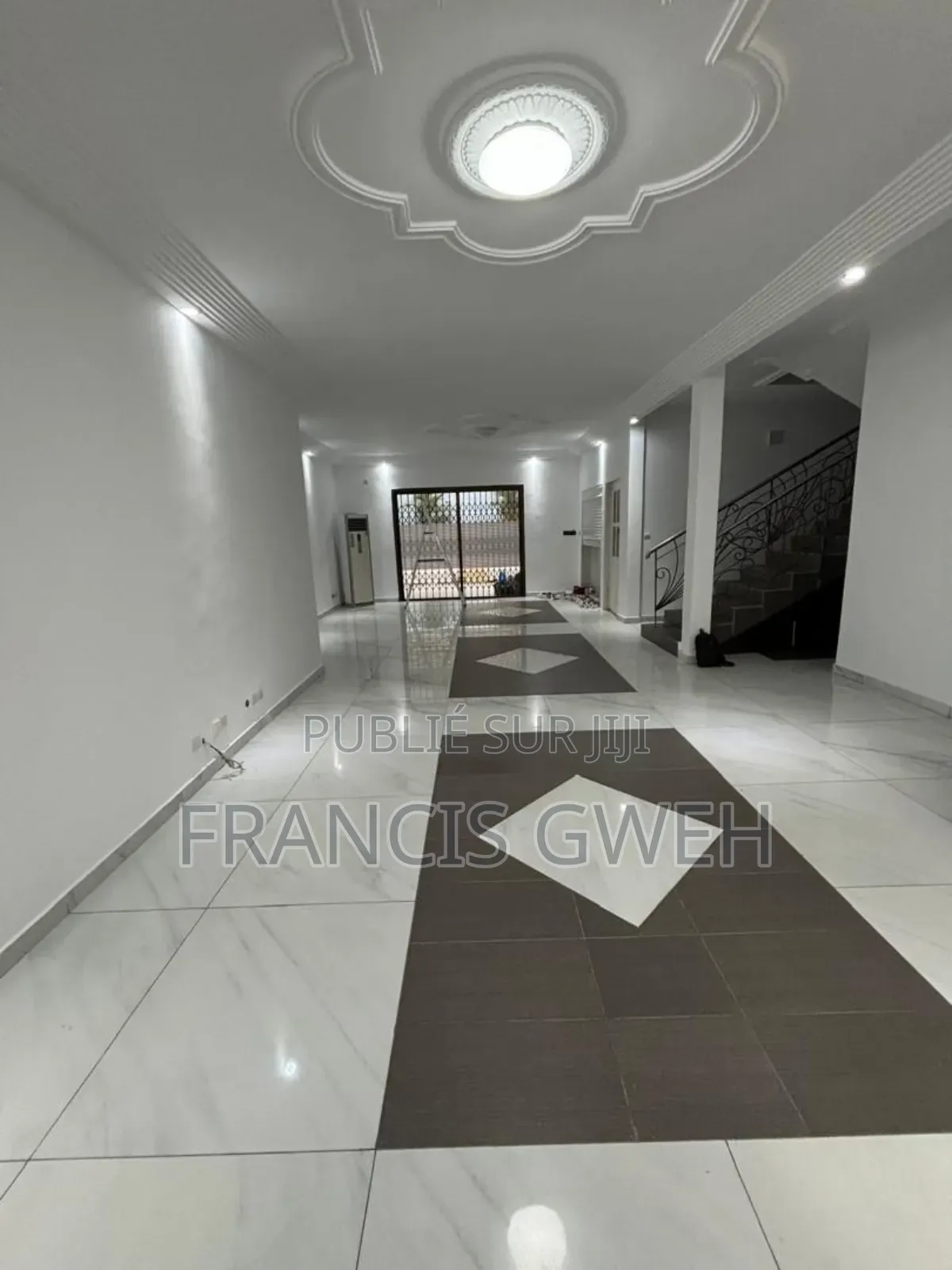 7chbre Duplex dans Francis Gweh, Cocody à Louer