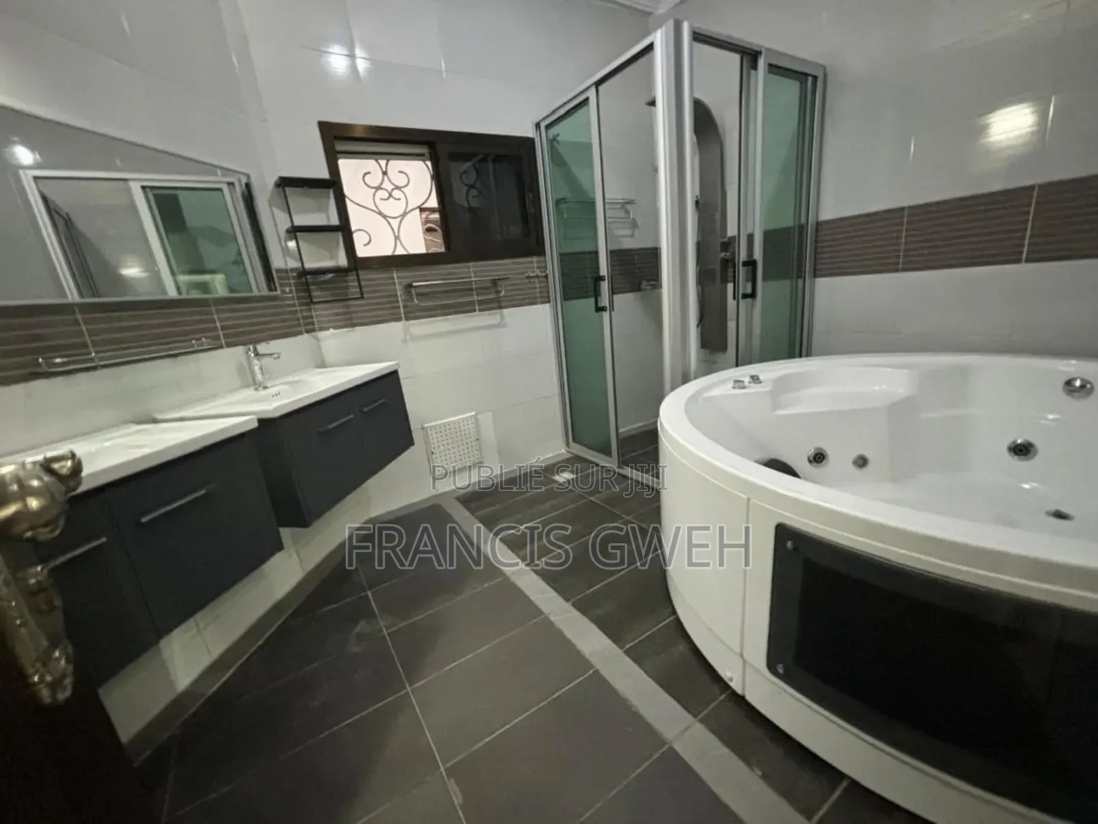 7chbre Duplex dans Francis Gweh, Cocody à Louer