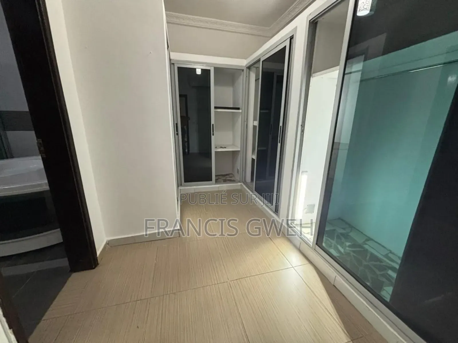 7chbre Duplex dans Francis Gweh, Cocody à Louer