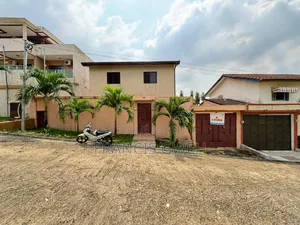 3chbre Duplex dans Francis Gweh, Cocody à Louer