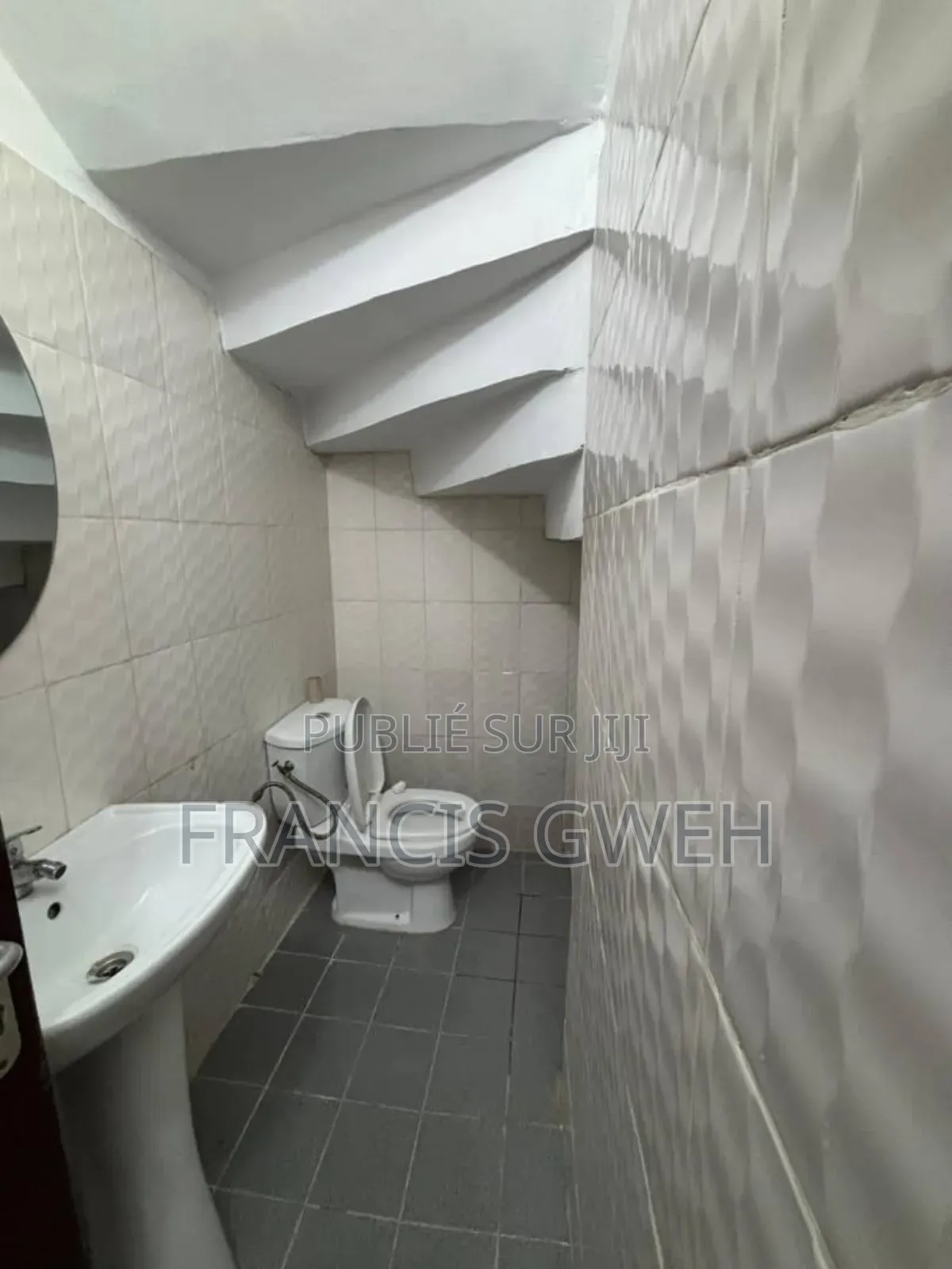 3chbre Duplex dans Francis Gweh, Cocody à Louer