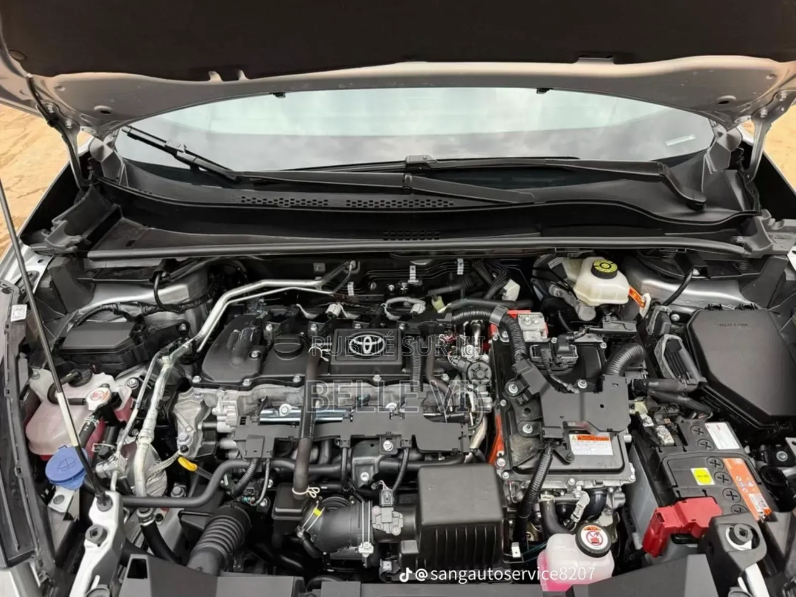 Toyota Corolla Hybrid LE 2025 Beige