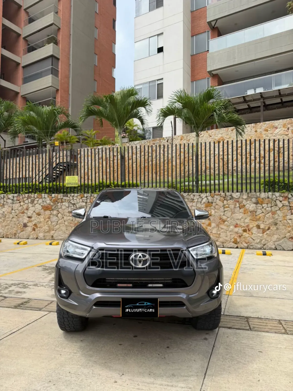 Toyota Hilux 2023 Beige