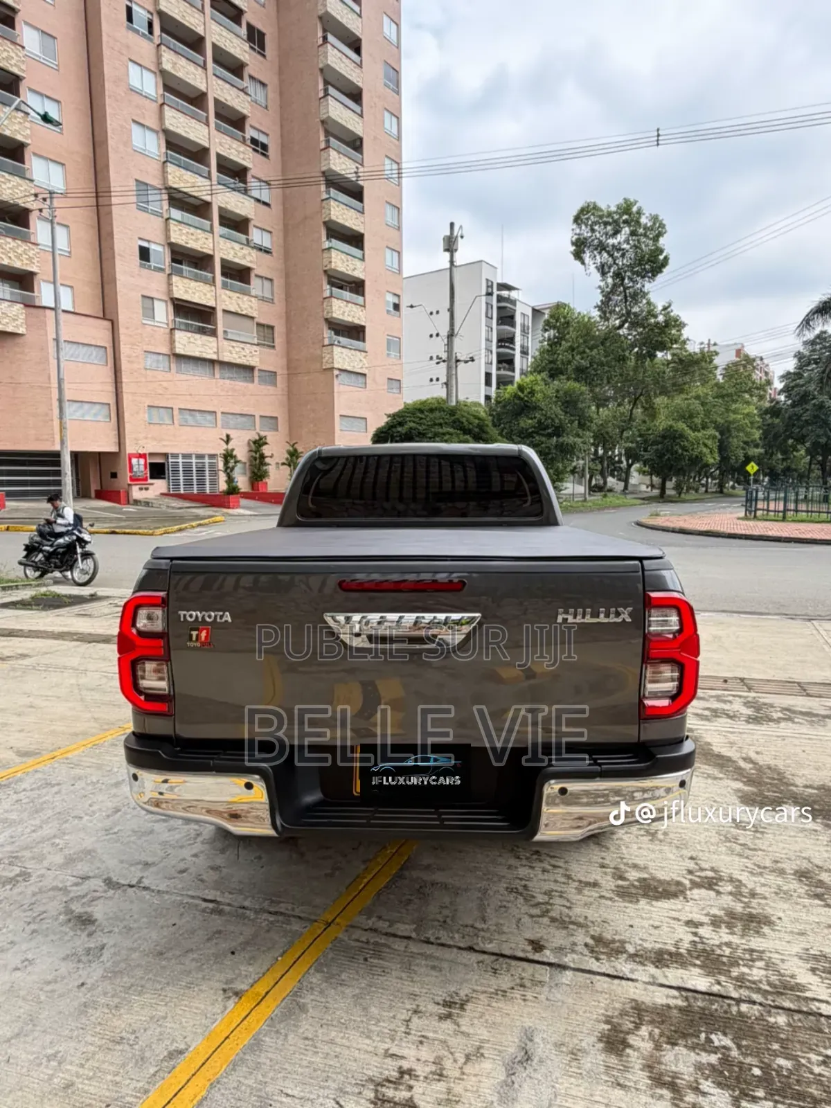 Toyota Hilux 2023 Beige