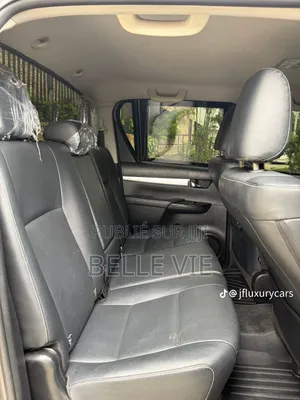 Toyota Hilux 2023 Beige