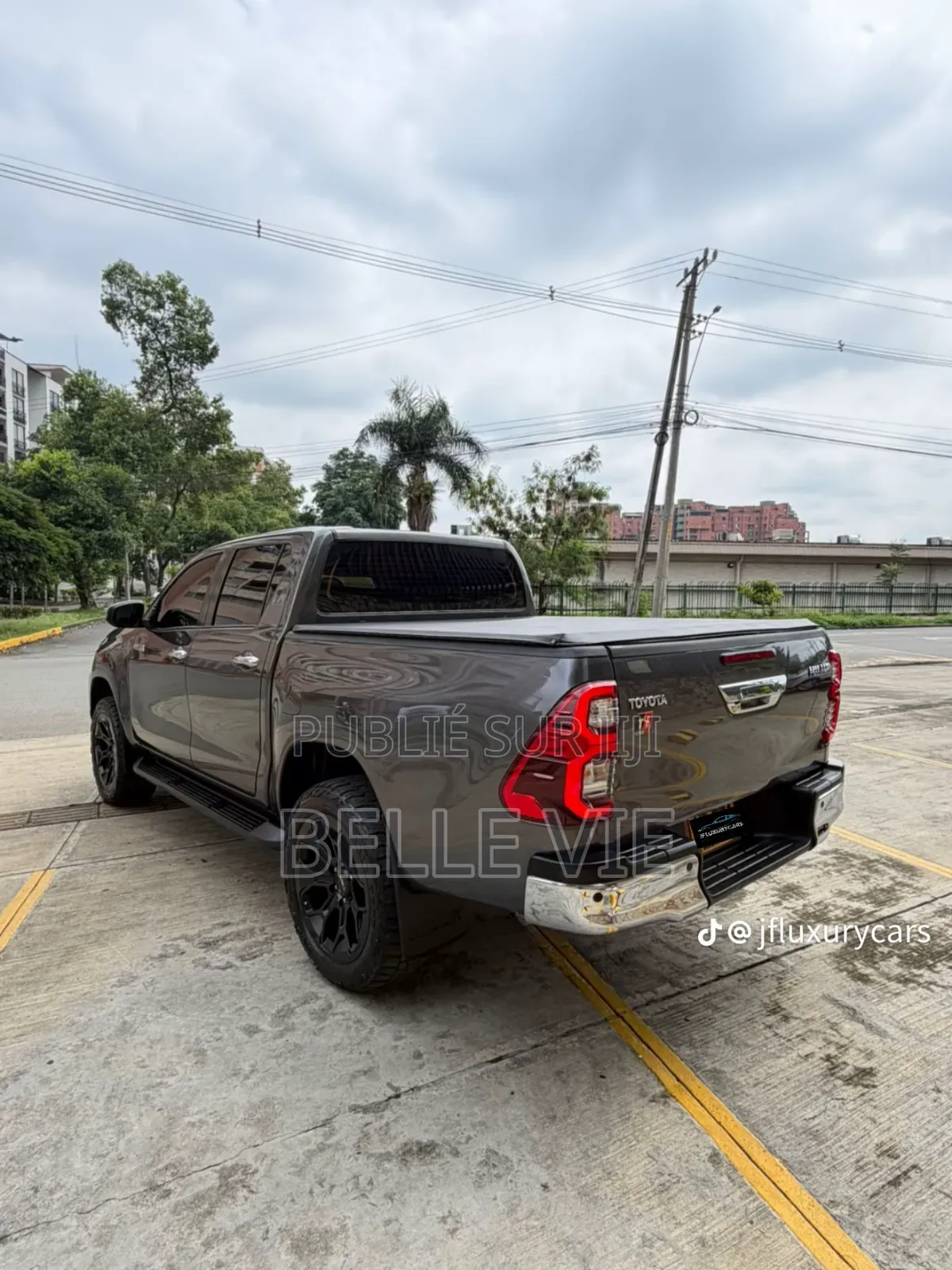 Toyota Hilux 2023 Beige