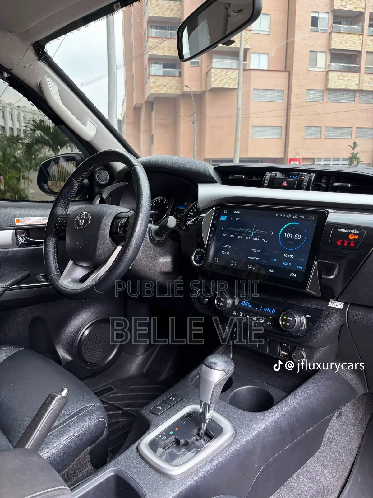 Toyota Hilux 2023 Beige