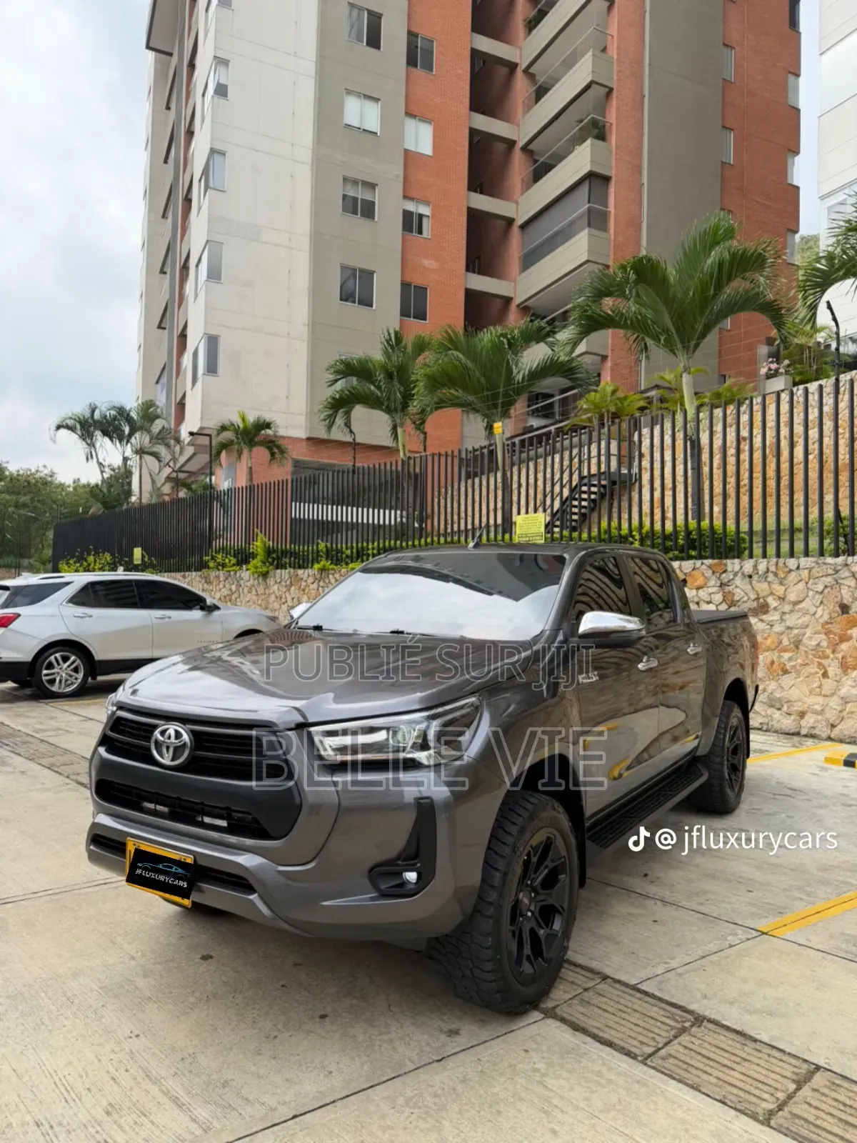 Toyota Hilux 2023 Beige