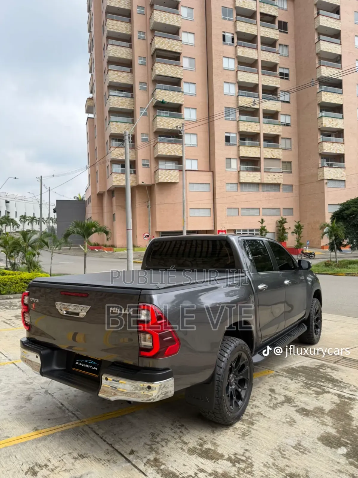 Toyota Hilux 2023 Beige