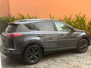 Toyota RAV4 Limited 4dr SUV (2.5L 4cyl 6A) 2018 Beige