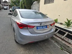 Hyundai Elantra 2015 Blanc cassé