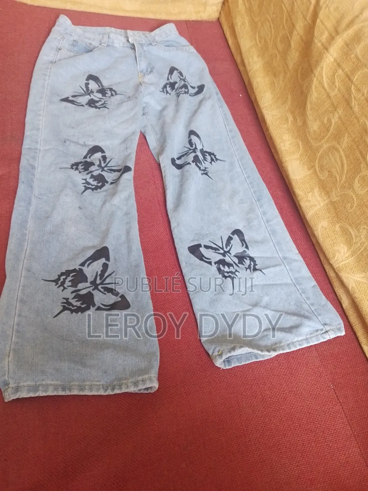 Vente De Vêtements Et Autres