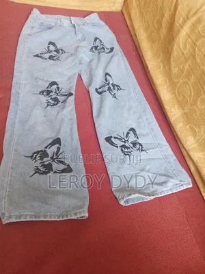 Vente De Vêtements Et Autres